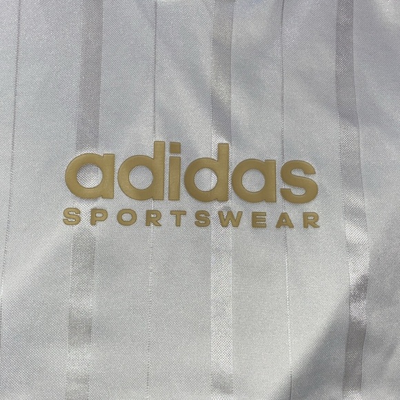 Adidas sports wear cropped shirt - Picture 2 of 7
